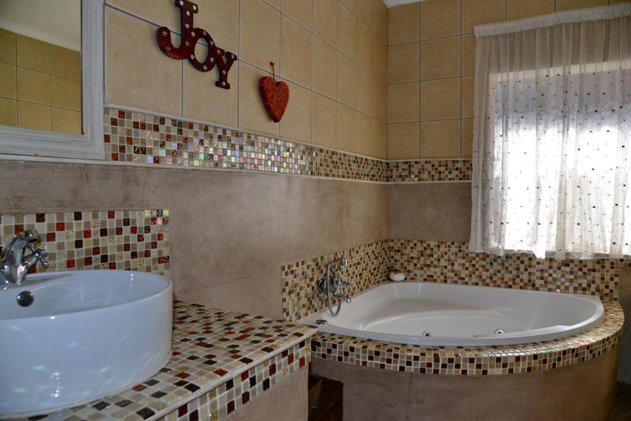 Annie'S Boutique Guesthouse And Garden Spa Hartbeespoort Exterior photo