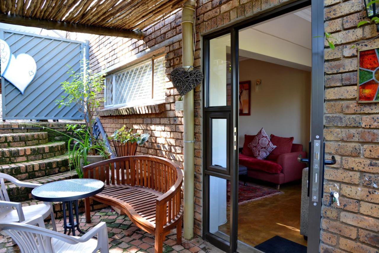 Annie'S Boutique Guesthouse And Garden Spa Hartbeespoort Exterior photo